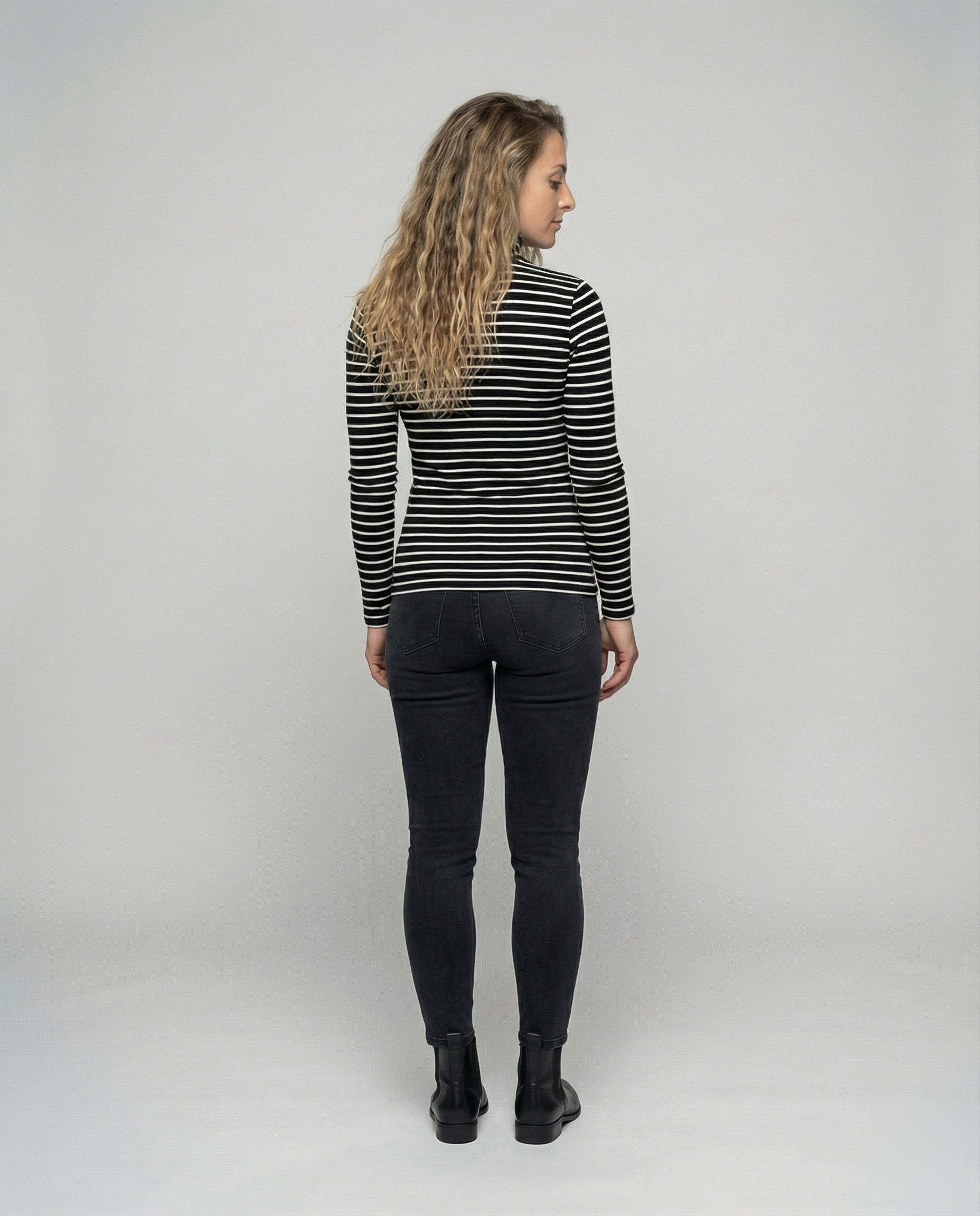 Product 15579277820234 - back_view
