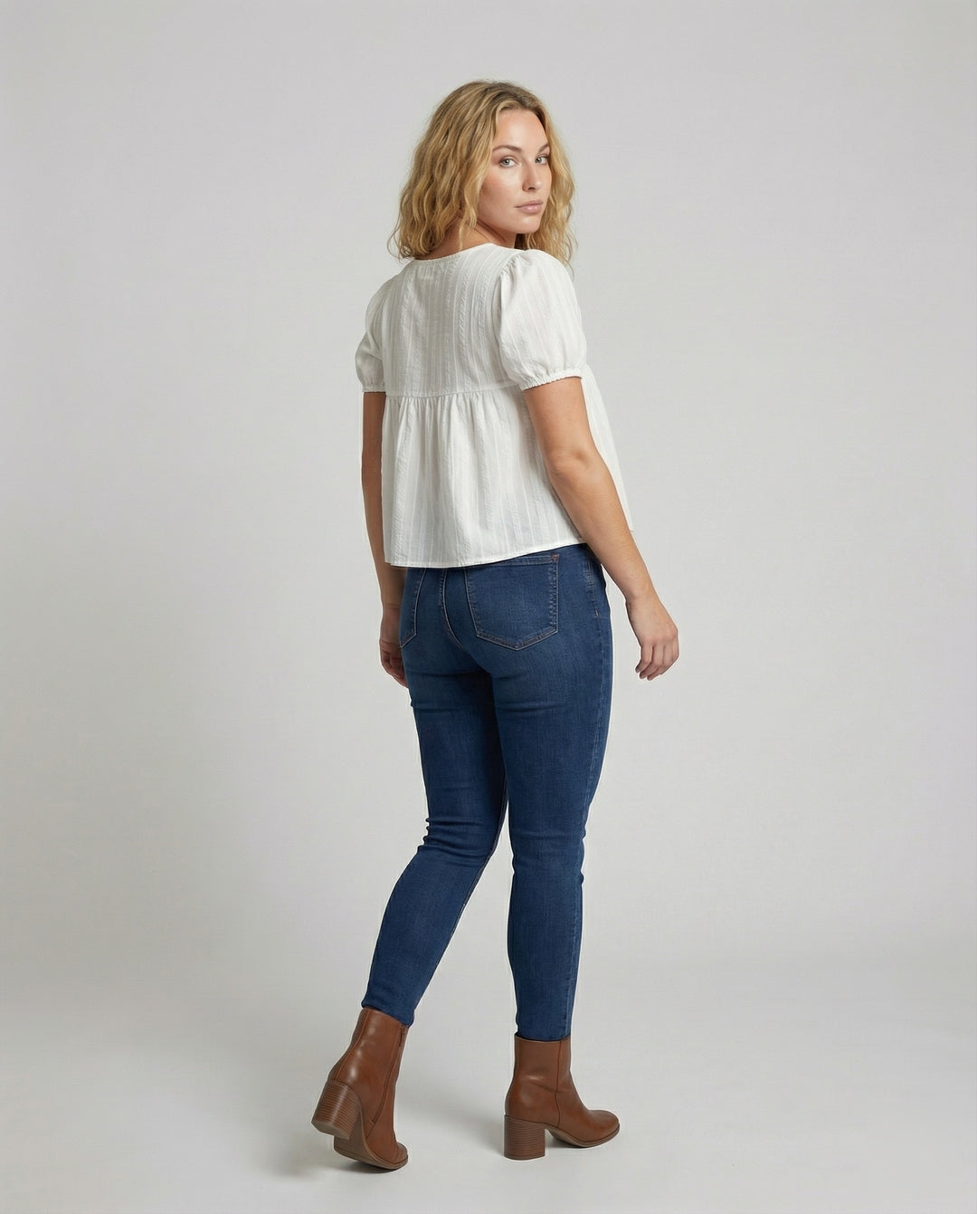 Product 15579304984906 - back_view