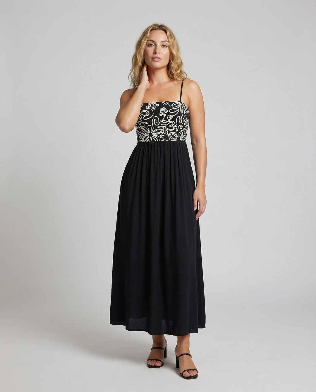 Product 15582541807946 - full_body_front