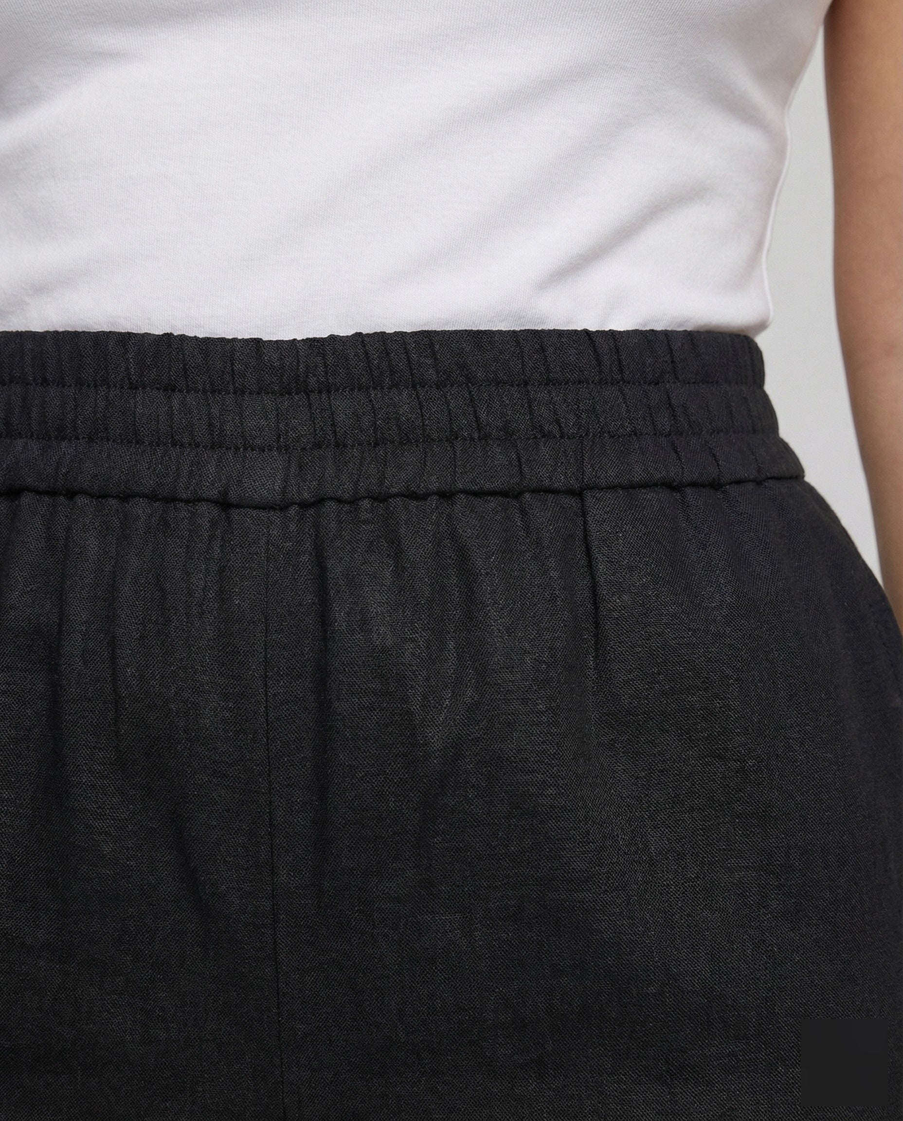 Product 15583506760010 - close_up_detail