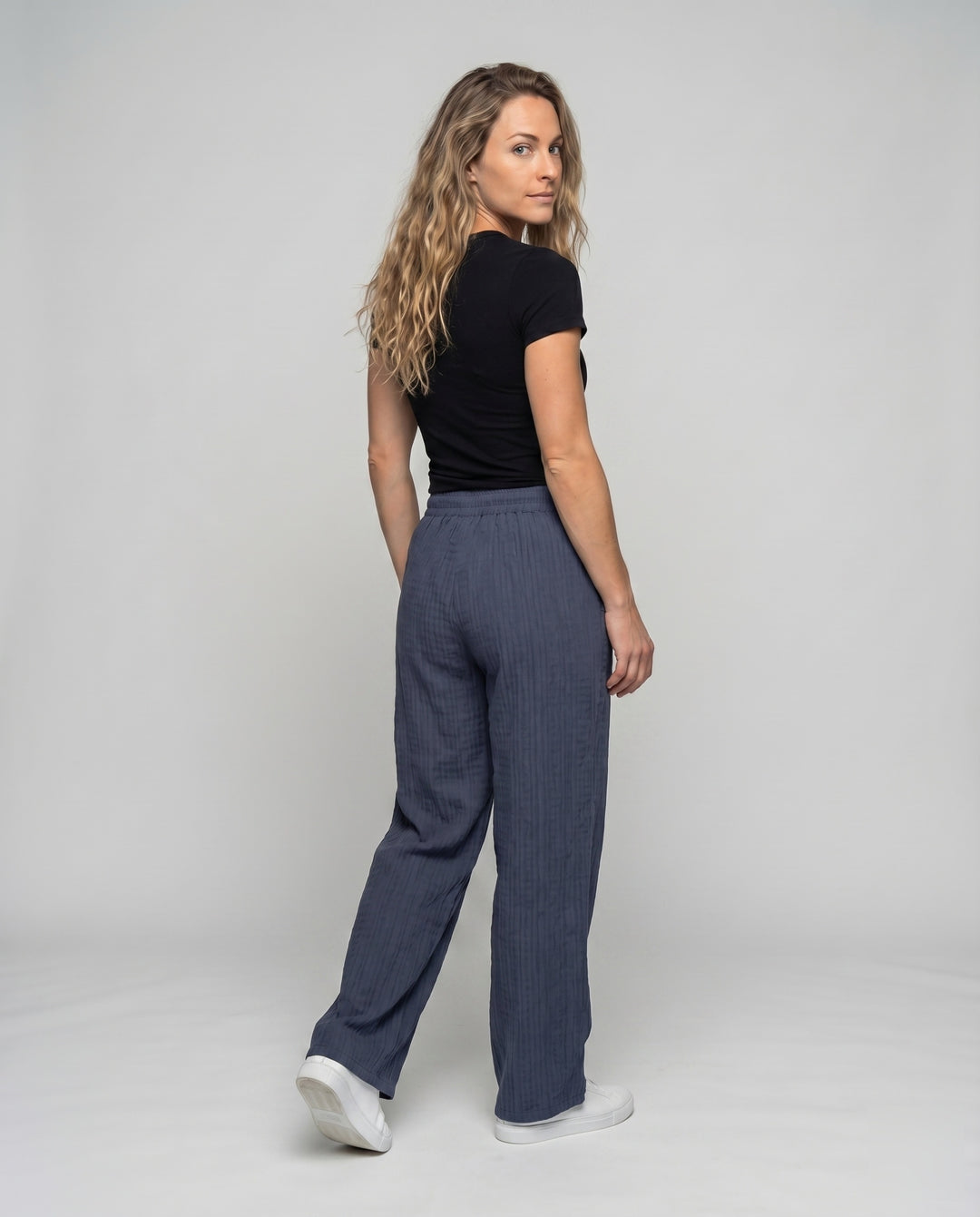 Product 15583593890122 - back_view