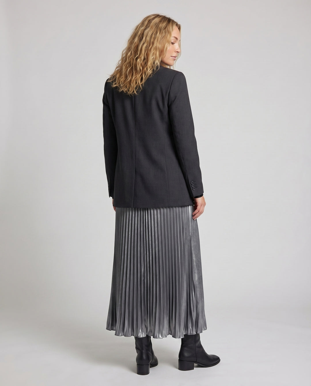Product 15586956640586 - back_view