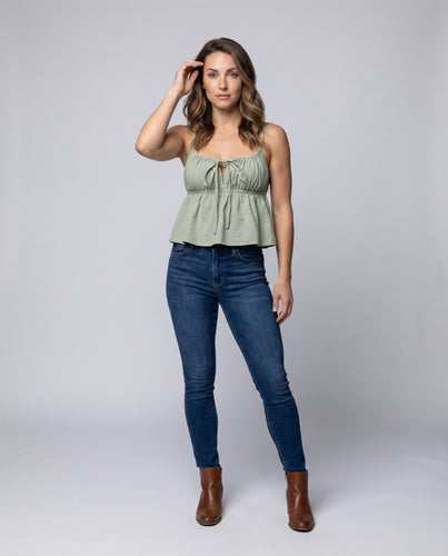Damen Cropped Top mit verspieltem Kordelzug und Rüschendetails