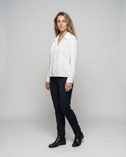 Damen elegante Bluse mit feinen Falten und klassischem Kragen