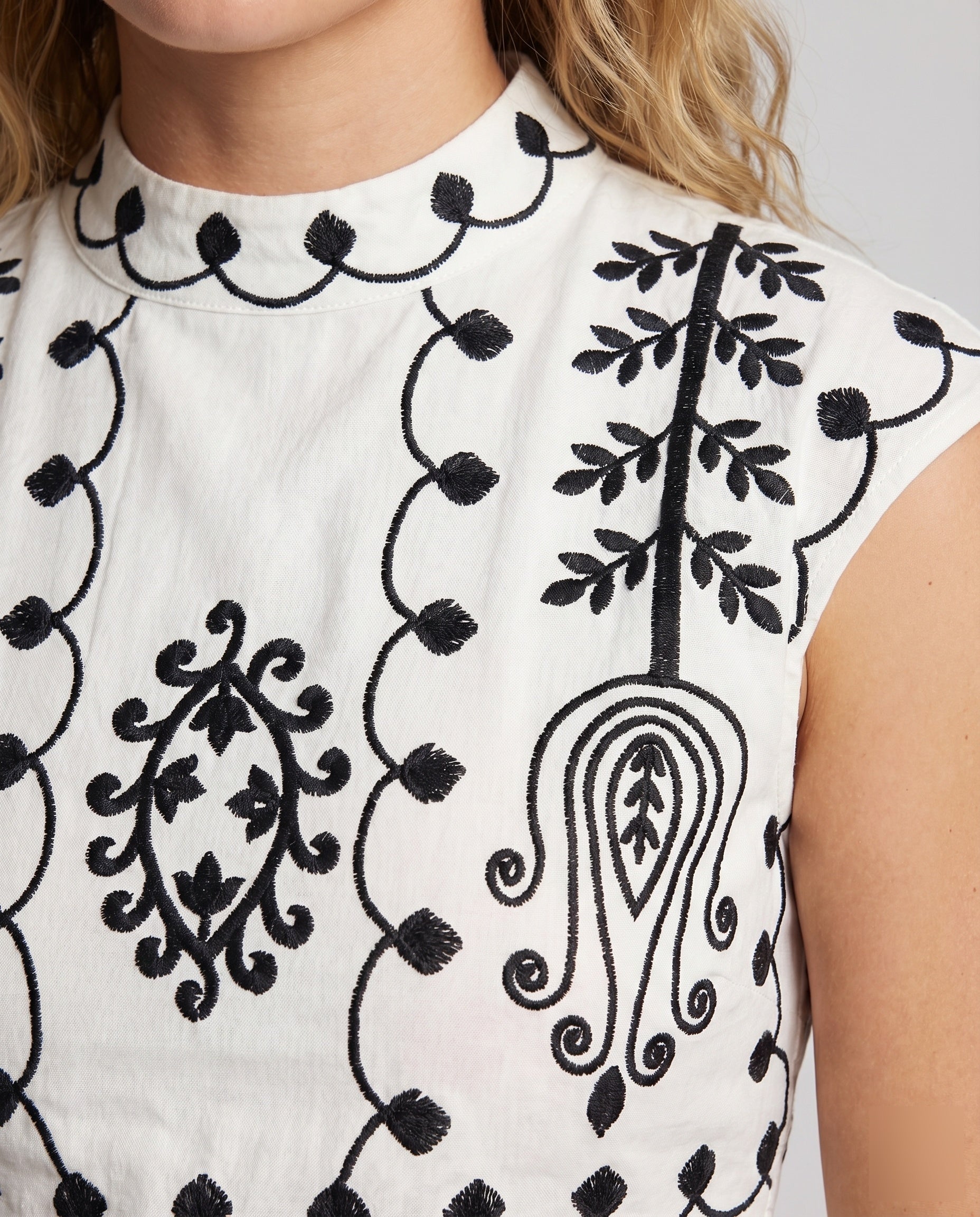 Product 15606907175242 - close_up_detail