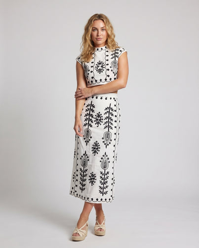Damen elegantes Oberteil mit kunstvoller Stickerei und asymmetrischem Design