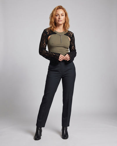 Damen Häkel-Crop-Top mit langen Armen und dekorativen Schnittdetails