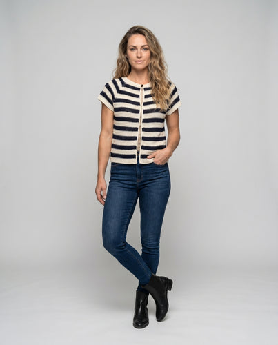 Damen Häkeloberteil mit Streifenmuster und Knopfdetails