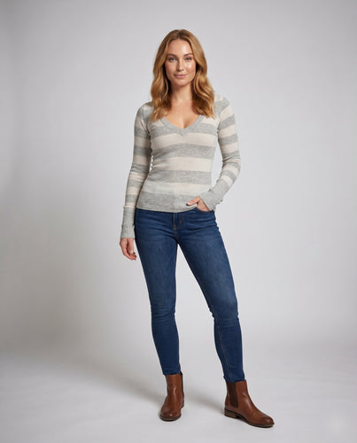 Damen Langarmshirt mit V-Ausschnitt und feinem Streifenmuster
