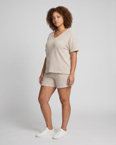 Damen modisches Freizeit-Set mit gestreiftem Oberteil und kurzen Hosen