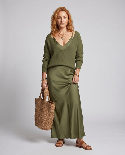 Damen Elegantes Maxikleid aus fließendem Satin mit tiefem V-Ausschnitt R&B