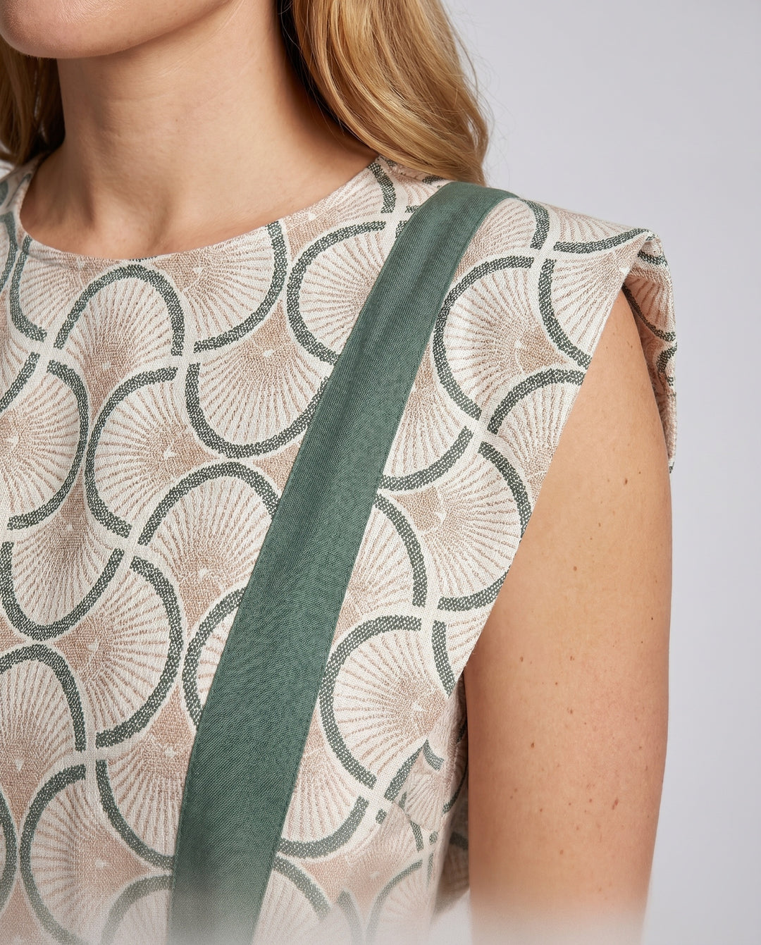 Product 15609353044298 - close_up_detail