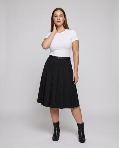 Damen elegantes Strickweste mit feinem Zopfmuster in Kombination mit schwingendem Rock