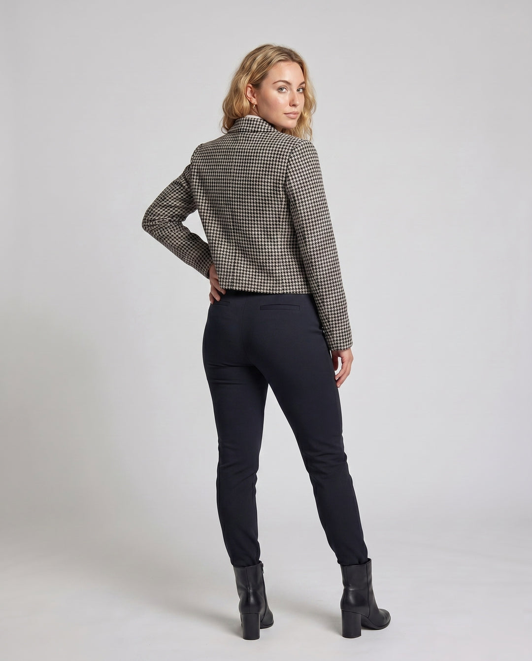 Product 15616786071882 - back_view