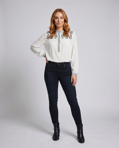 Damen Luftige Bluse mit feinen gestickten Details R&B