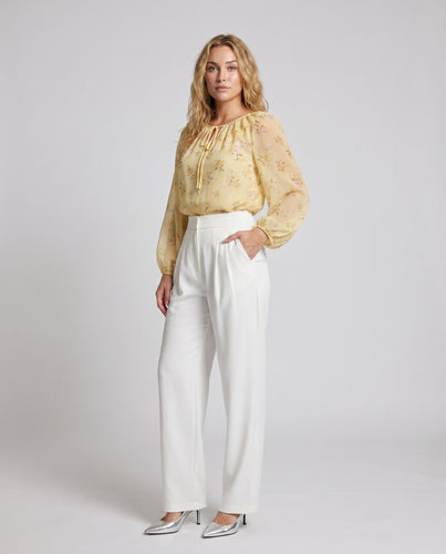 Damen Verspielte Bluse mit Rüschendetails und floralen Akzenten R&B
