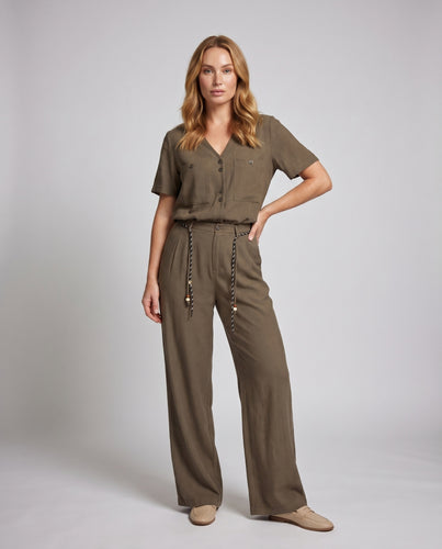 Damen Weit geschnittenes Jumpsuit mit V-Ausschnitt und praktischen Taschen R&B