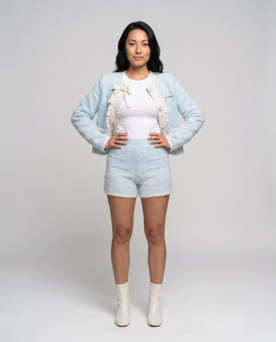 Damen Verspielter Flauscher-Cardigan mit dekorativen Knöpfen und Schleifendetails