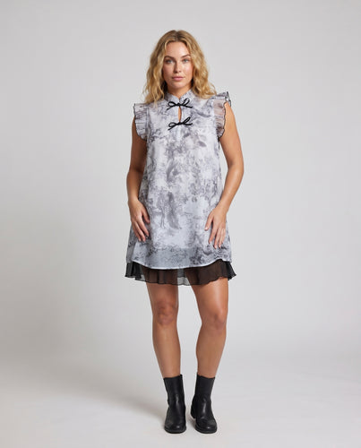 Damen Verspieltes Chiffonkleid mit Rüschen und dekorativen Schleifen