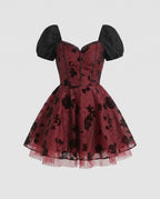 Damen Verspieltes Kleid mit floralen Applikationen und schwingendem Rock