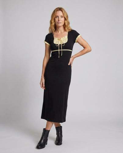 Damen Verspieltes Minikleid mit dekorativem Spitzenkragen und zarten Rüschendetails