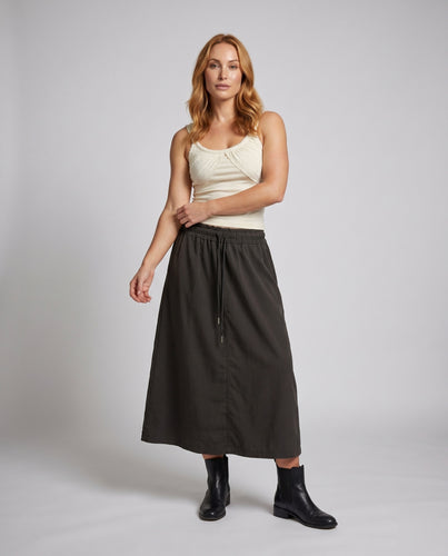 Damen nan elegantes Mieder-Cami mit geschwungener Bustier‑Passe und feiner Spitzenapplikation