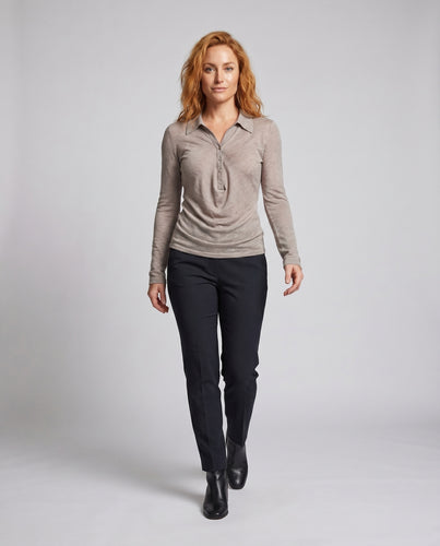 Damen nan feines Polo-Longsleeve mit halber Knopfleiste, feiner Slub-Struktur und taillierter Silhouette