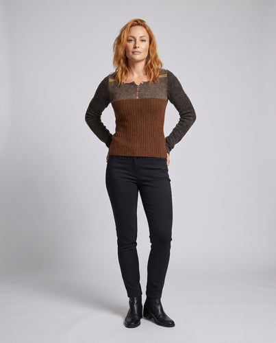 Damen nan feminines Langarm-Feinstrickoberteil mit Zierknopfleiste, geripptem Rumpf und schmaler Silhouette