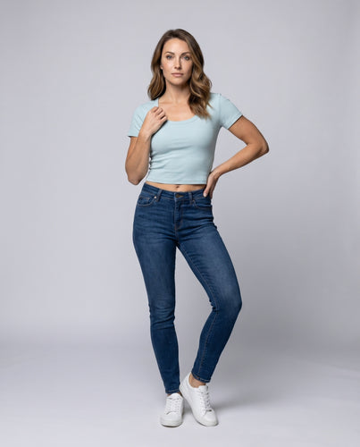 Damen nan kurzgeschnittenes Boxy-Jerseyshirt aus feinem Rippstrick mit weitem Rundhalsausschnitt und geradem Saum