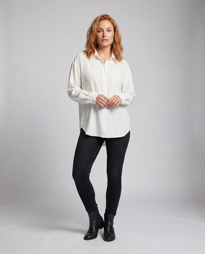 Damen nan Longline-Hemd mit kastigem Schnitt, Kentkragen, abgerundetem Saum und verlängerten Manschetten