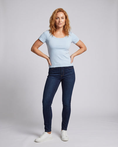 Damen nan schlankes Baumwoll-Stretchshirt mit Rundhalsausschnitt und körpernaher Passform