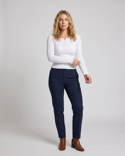Damen nan schlankes elastisches Langarmshirt mit kurzer Knopfleiste, Rundhalsausschnitt und formenden Teilungsnähten