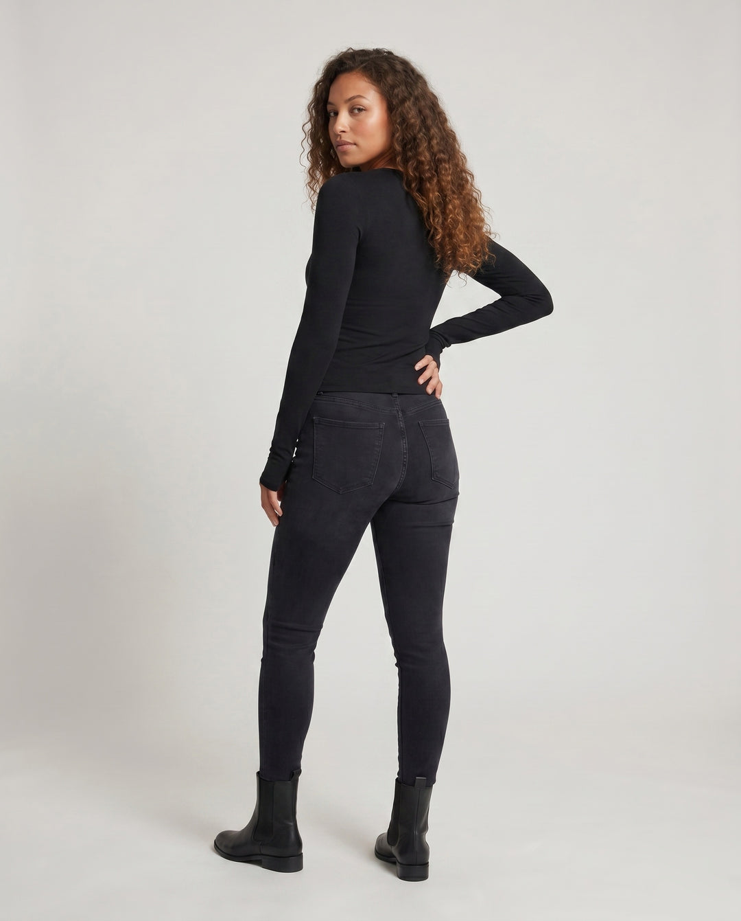 Product 15624570634570 - back_view