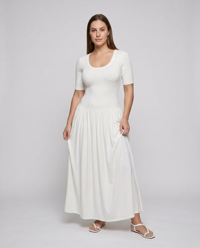 Damen nan tailliertes Maxikleid aus Feinjersey mit Rundhalsausschnitt, halblangen Ärmeln und fließendem Stufenrock