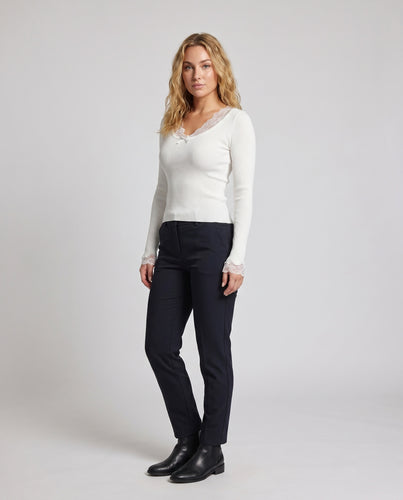 Damen nan tailliertes Ripp-Langarmshirt mit eingearbeitetem Spitzeneinsatz, Spitzenmanschetten und Zierschleife