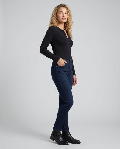 Damen nan tailliertes Zip-Longsleeve mit kurzem Frontreißverschluss, formenden Teilungsnähten und schmaler Silhouette