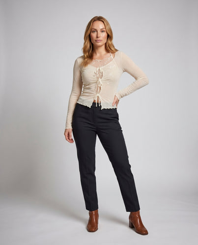Damen nan transparentes Tüll-Top mit floraler Stickkante, vorderen Bindebändern und welligem Saum