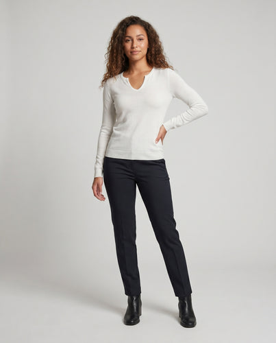 Damen nan ultraleichtes Langarm-Feinstrickshirt mit V-Notch-Ausschnitt und figurbetonter Silhouette