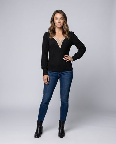 Damen gestrickter Pullover mit elegantem V-Ausschnitt und romantischer Spitzeneinfassung