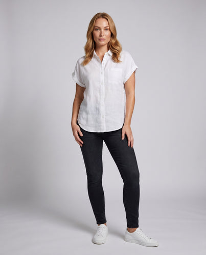 Damen Leinenbluse mit kurzem Ärmel und modernen Knopfdetails