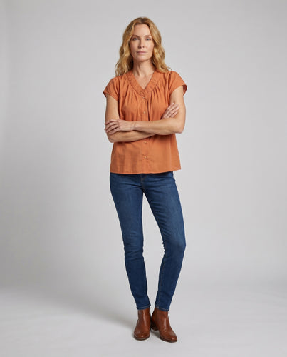 Damen Bluse mit Rüschendetails und eleganter Knopfleiste