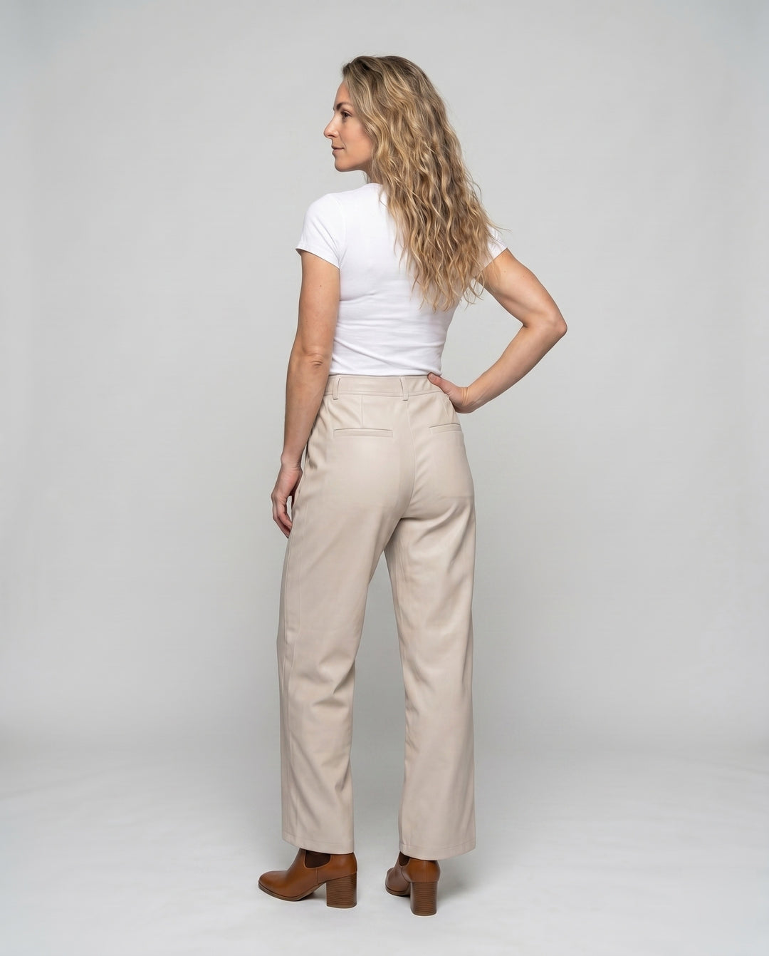 Product 15627223564618 - back_view
