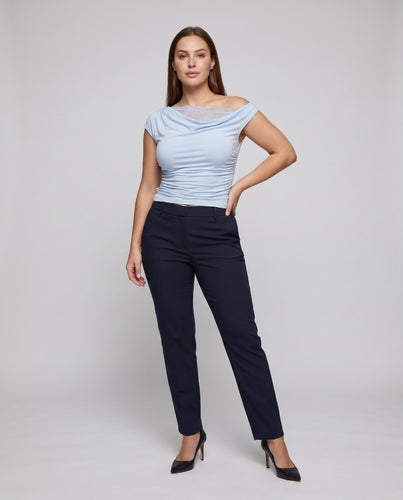Damen elegantes Oberteil mit asymmetrischem Ausschnitt und fließender Drapierung