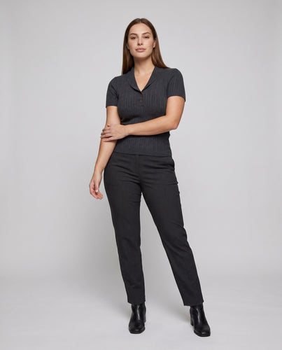 Damen kurzärmliges Strickoberteil mit elegantem Schalkragen und Knopfdetails