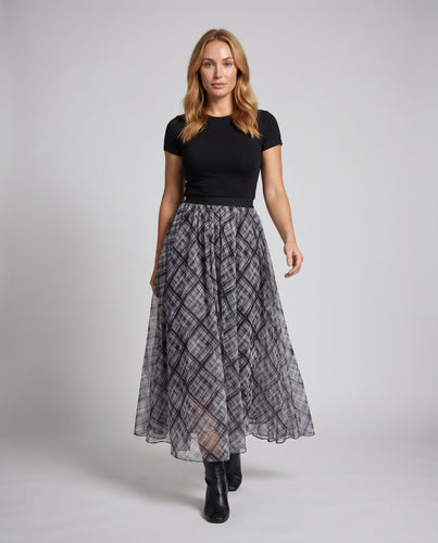 Damen Langer, luftiger Rock mit schwingendem Karo-Design