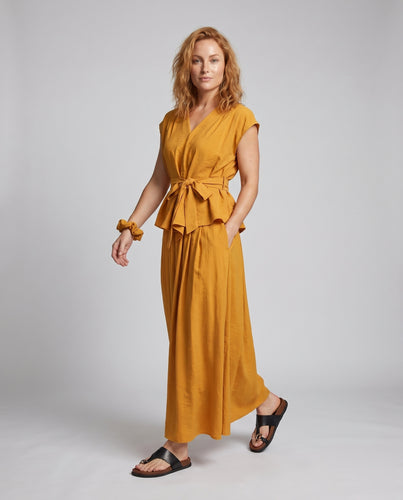 Damen Set aus elegantem Oberteil mit Taillengürtel und fließendem Rock