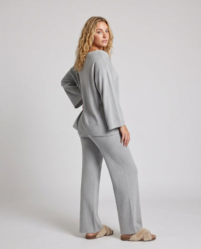 Damen gemütliches Lounge-Set aus luxuriösem Stoff