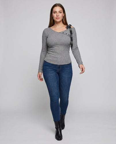Damen Figurbetontes Langarmshirt mit asymmetrischem Ausschnitt und modischen Knopfdetail