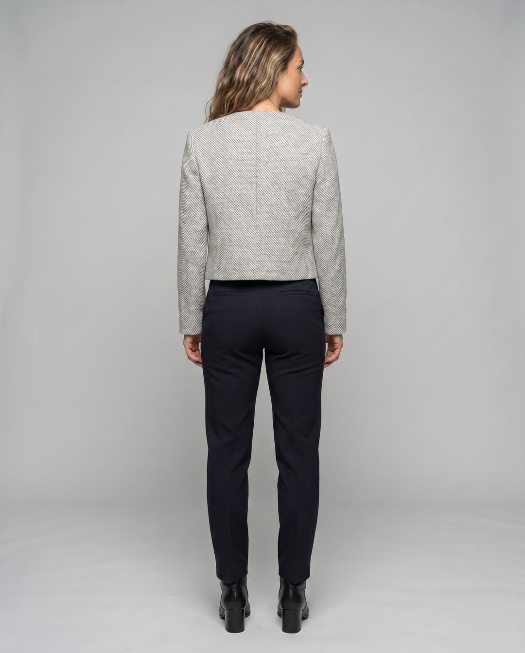 Product 15633261920586 - back_view