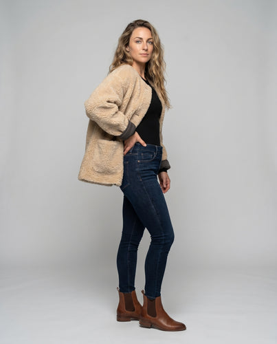 Damen Kuschelige Teddyjacke mit oversized Schnitt und Knopfdetails